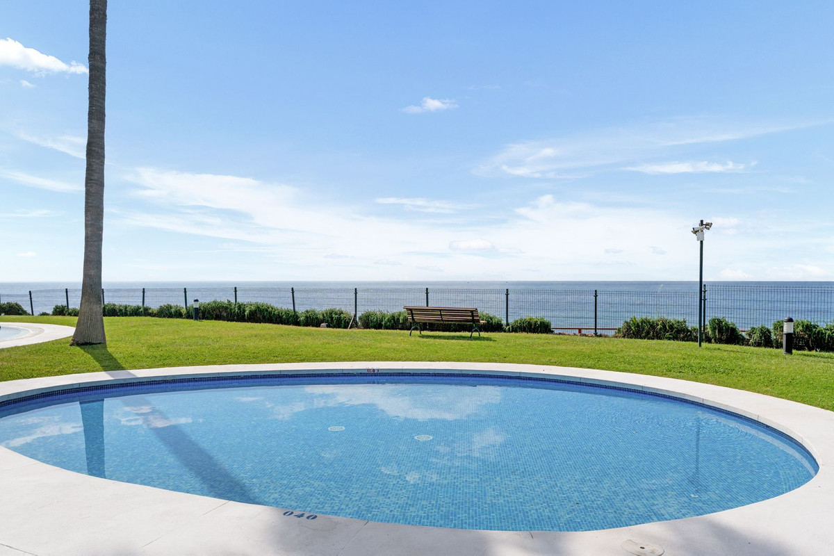 2 Bed Apartment for sale in Calahonda Costa Del Sol, Málaga, Spain