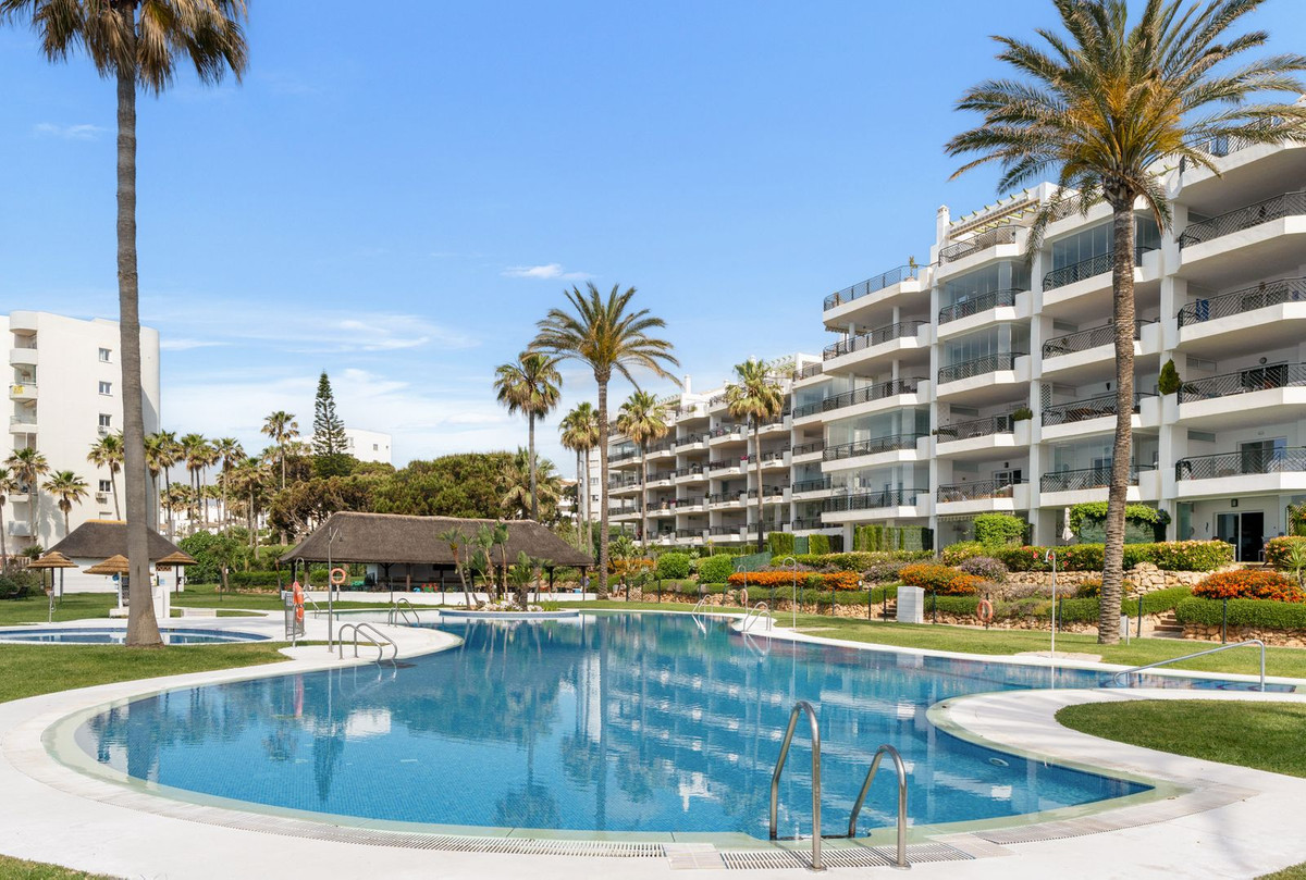 2 Bed Apartment for sale in Calahonda Costa Del Sol, Málaga, Spain