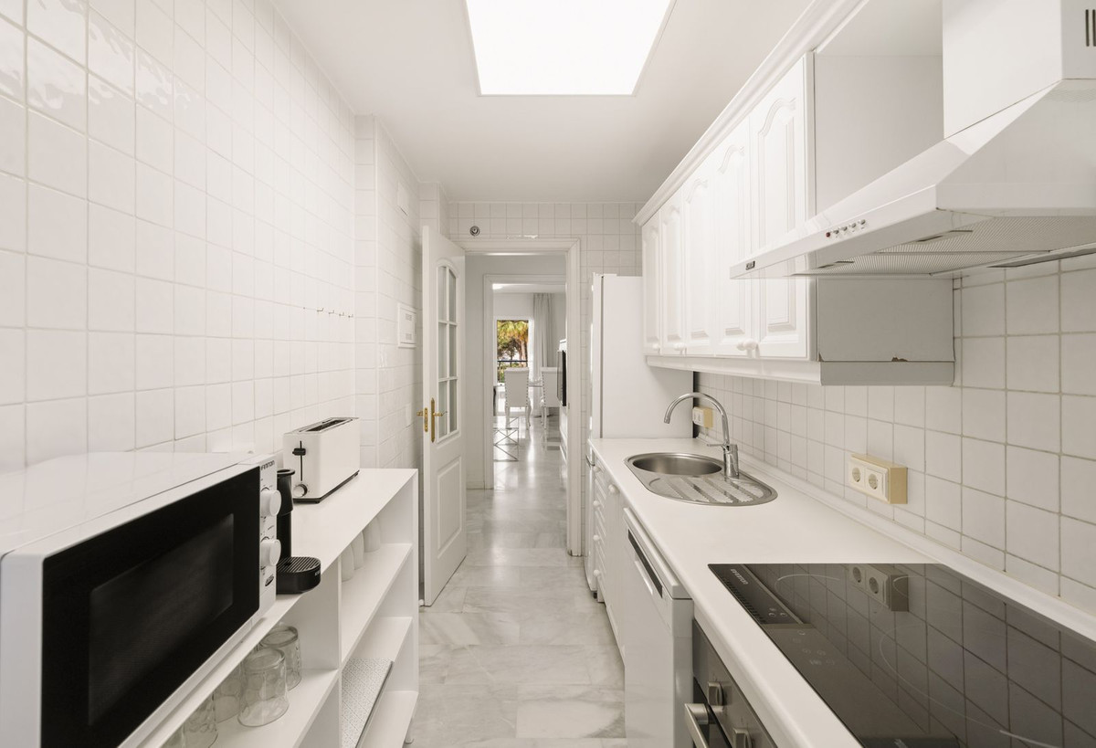 2 Bed Apartment for sale in Calahonda Costa Del Sol, Málaga, Spain