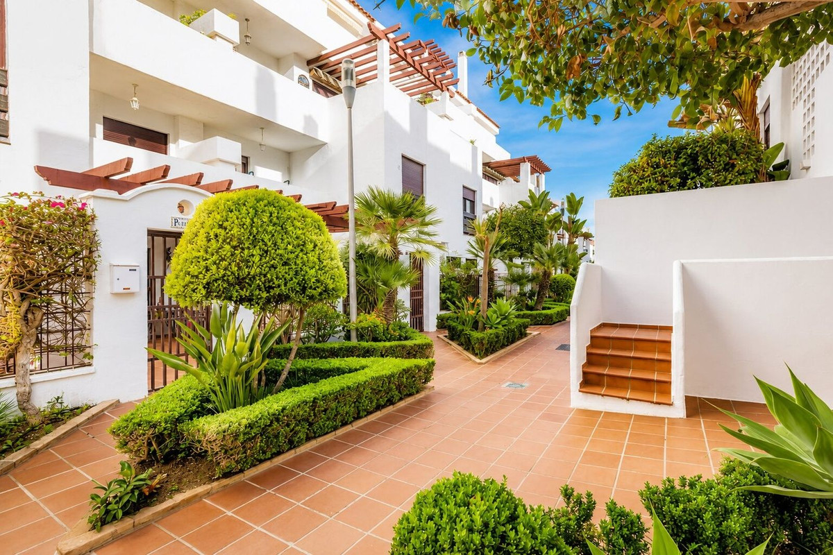 3 Bed Apartment for sale in Nueva Andalucía Costa Del Sol, Málaga, Spain