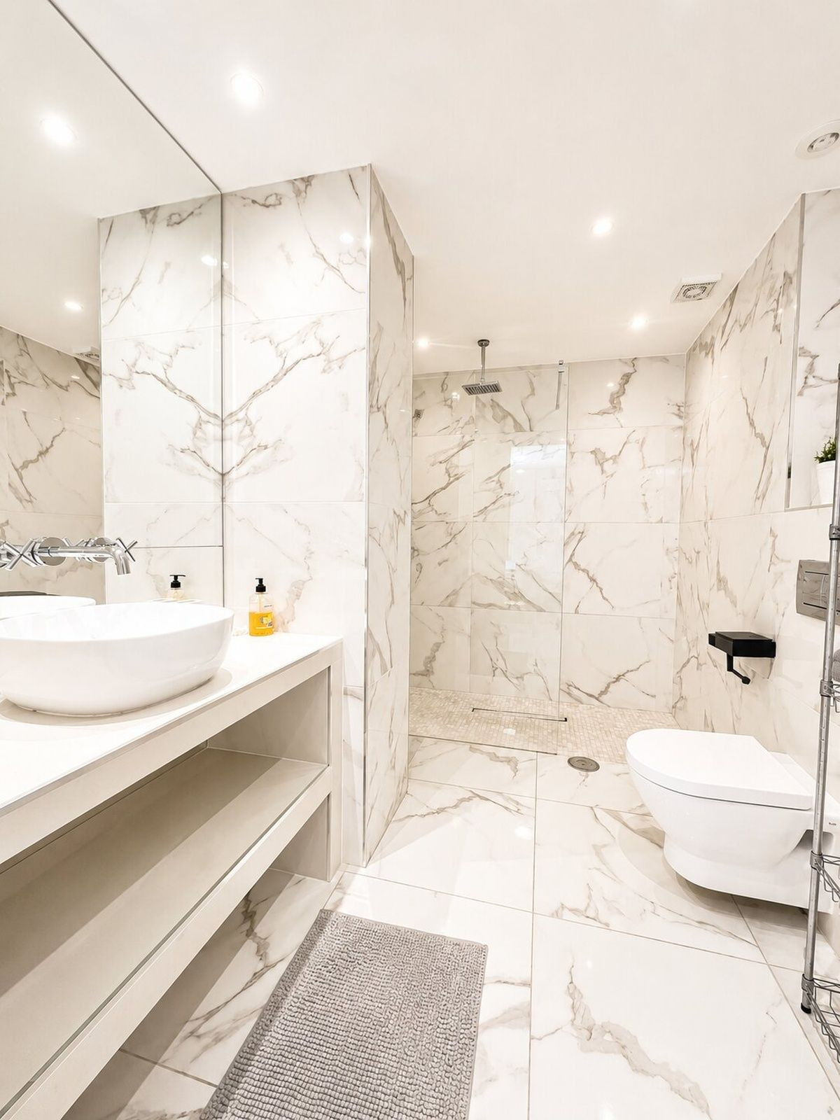3 Bed Apartment for sale in Nueva Andalucía Costa Del Sol, Málaga, Spain