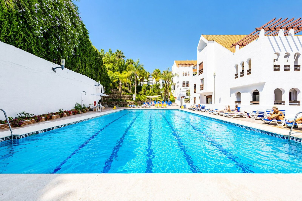 3 Bed Apartment for sale in Nueva Andalucía Costa Del Sol, Málaga, Spain