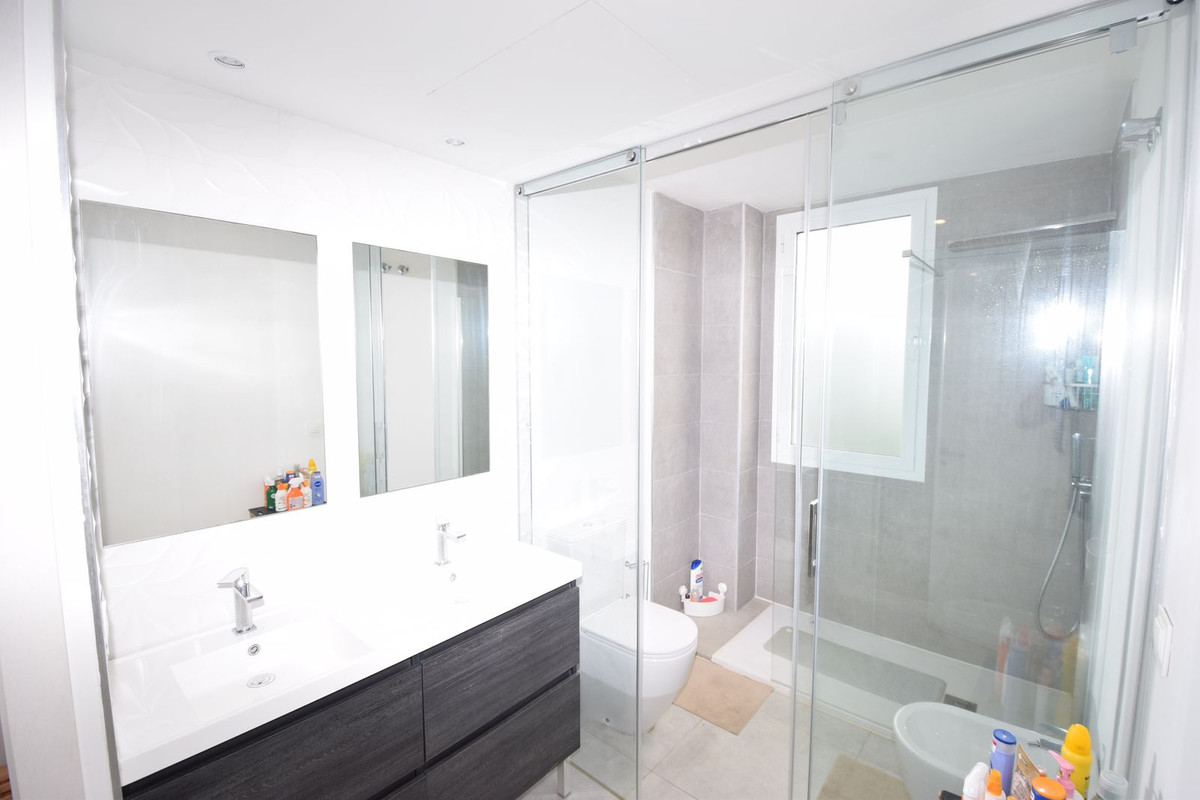 Se vende Apartamento Planta Baja de 3 dormitorios en Costa Del Sol, Málaga, España