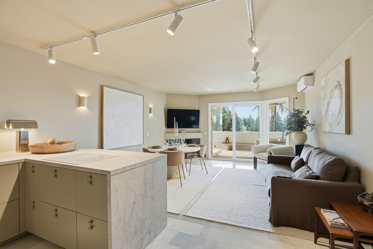 3 Bed Apartment for sale in Calahonda Costa Del Sol, Málaga, Spain