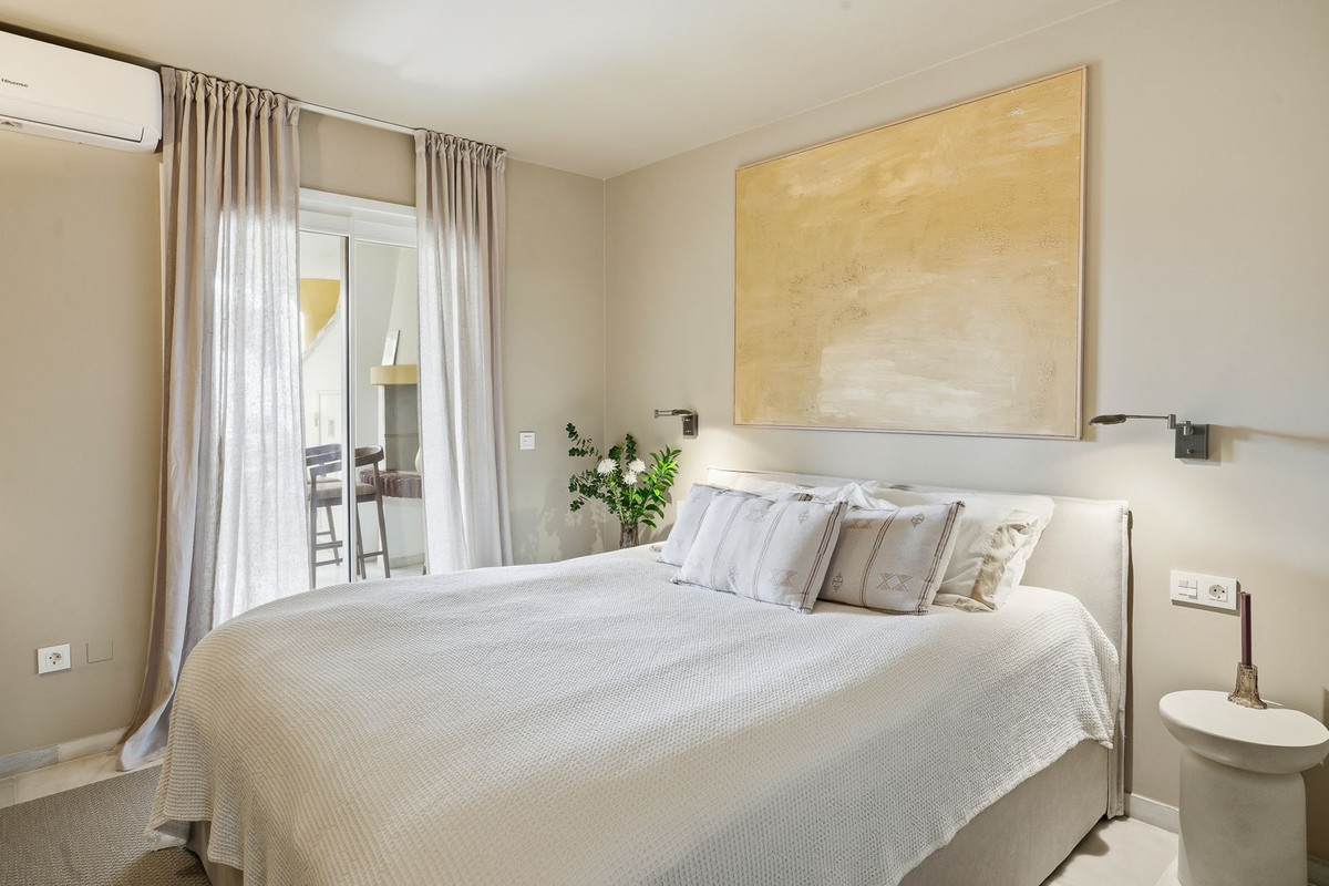 3 Bed Apartment for sale in Calahonda Costa Del Sol, Málaga, Spain