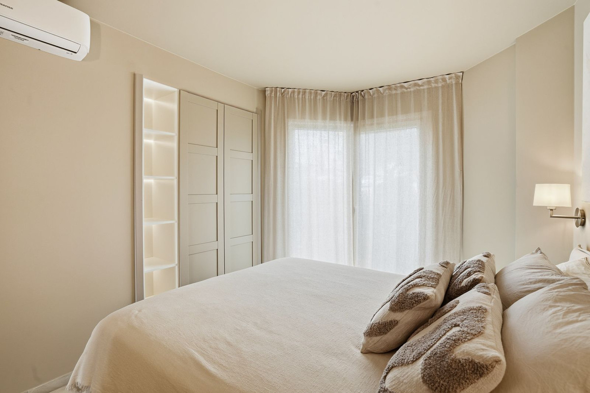 3 Bed Apartment for sale in Calahonda Costa Del Sol, Málaga, Spain