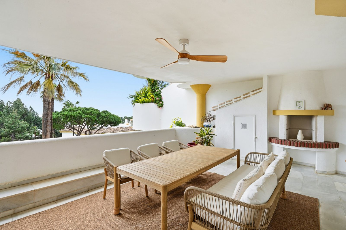 3 Bed Apartment for sale in Calahonda Costa Del Sol, Málaga, Spain