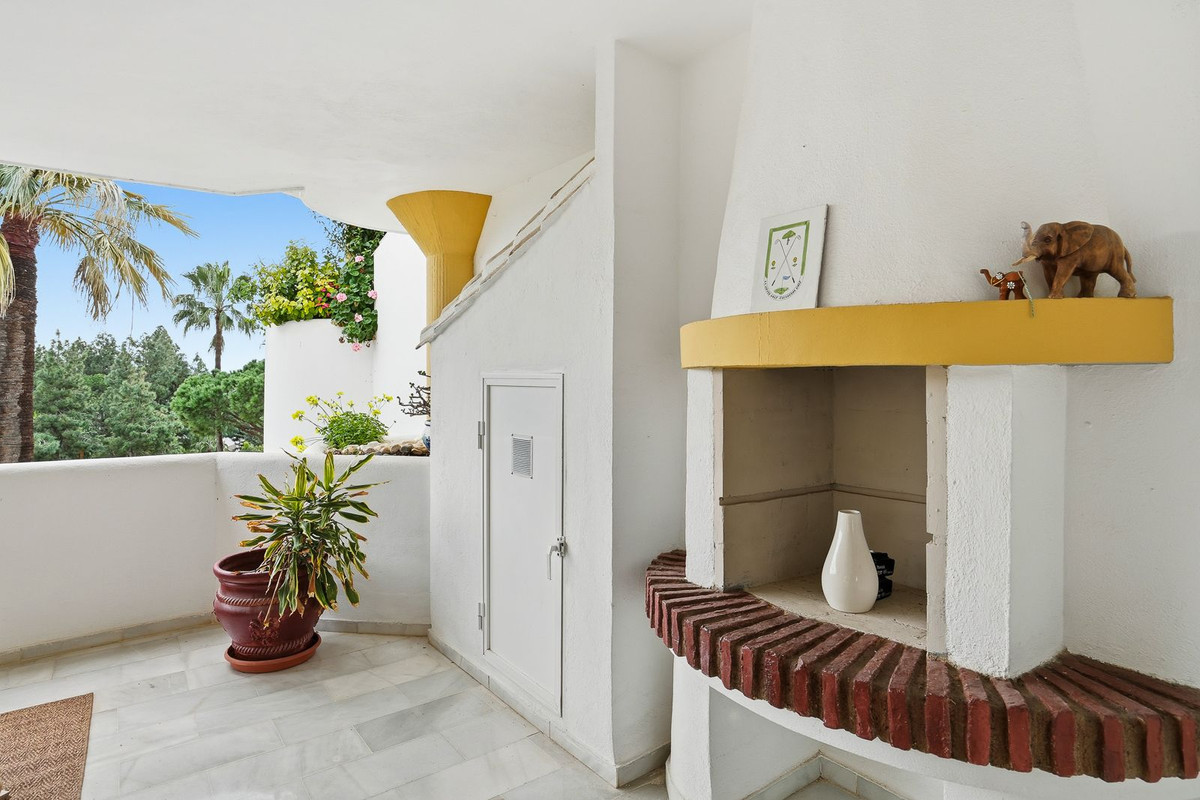 3 Bed Apartment for sale in Calahonda Costa Del Sol, Málaga, Spain