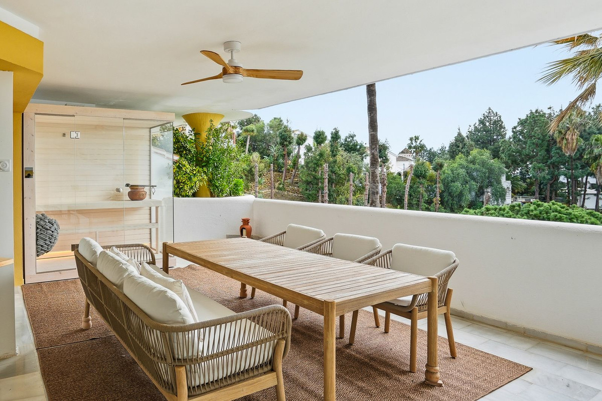 3 Bed Apartment for sale in Calahonda Costa Del Sol, Málaga, Spain