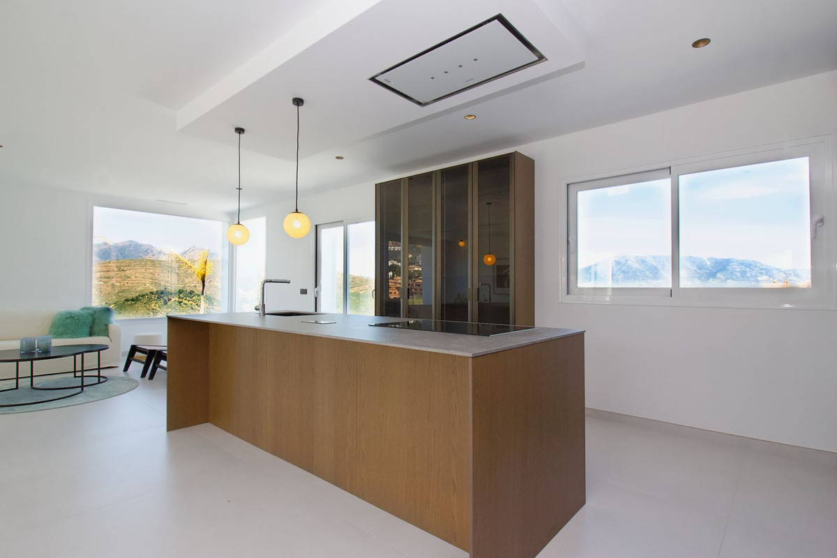 4 Bed Townhouse for sale in La Mairena Costa Del Sol, Málaga, Spain