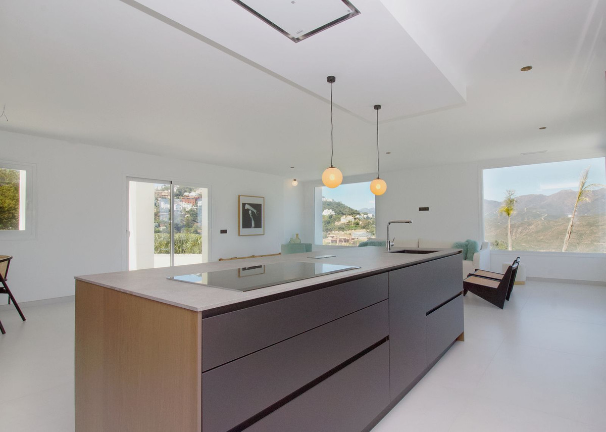 4 Bed Townhouse for sale in La Mairena Costa Del Sol, Málaga, Spain