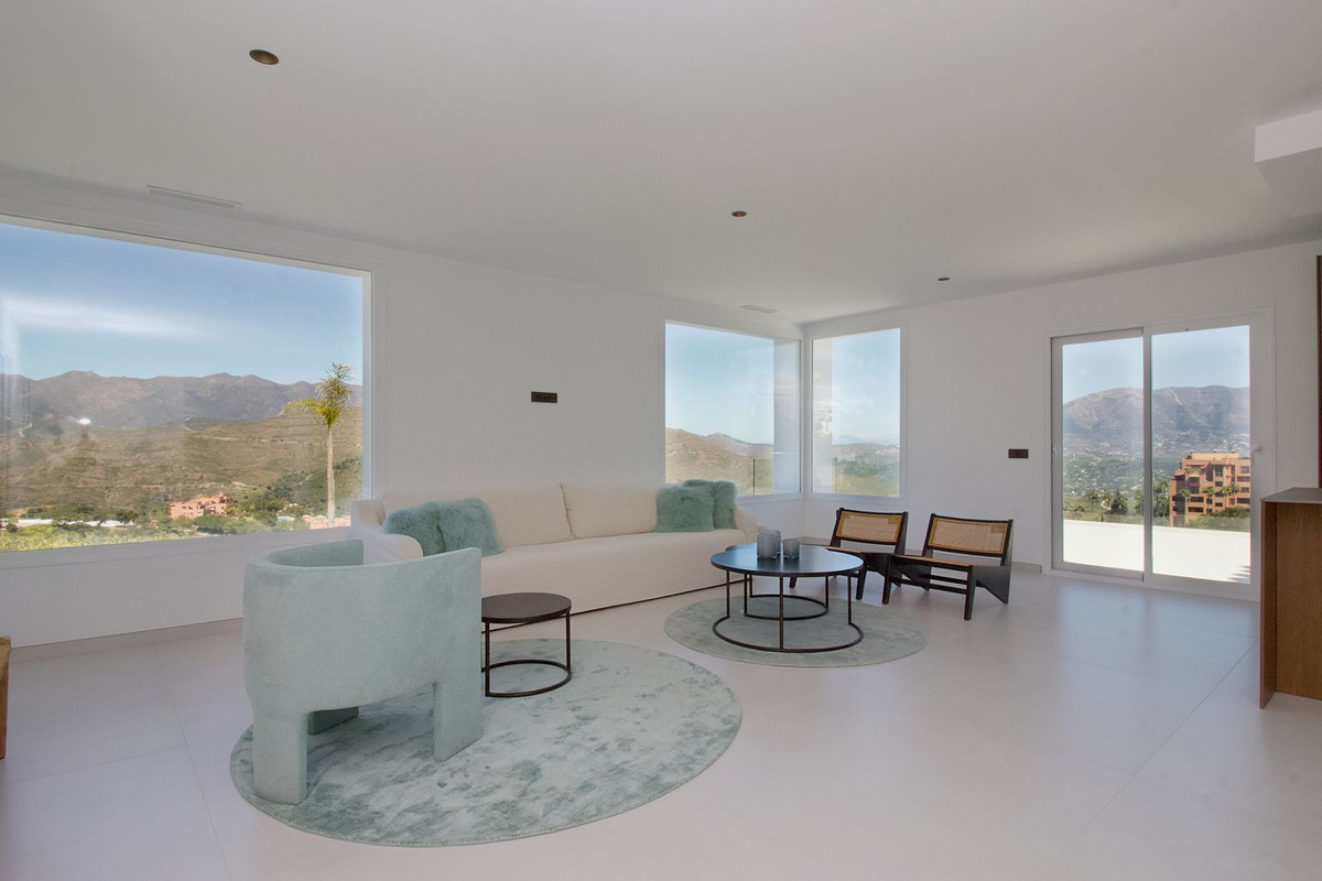 4 Bed Townhouse for sale in La Mairena Costa Del Sol, Málaga, Spain