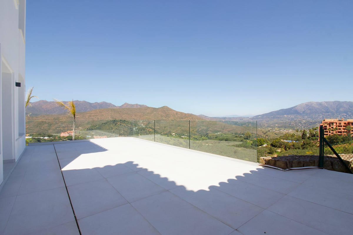 4 Bed Townhouse for sale in La Mairena Costa Del Sol, Málaga, Spain
