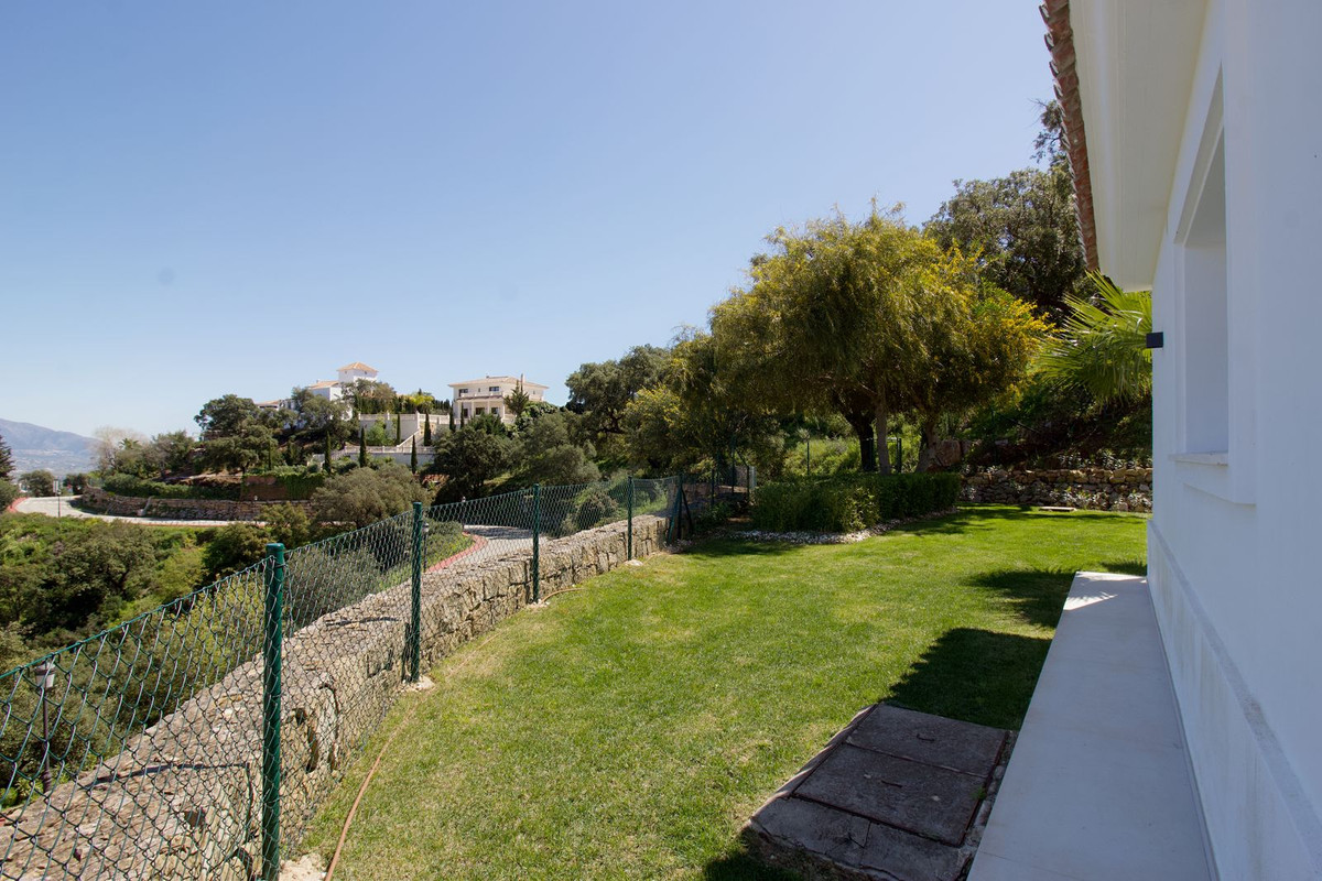 4 Bed Townhouse for sale in La Mairena Costa Del Sol, Málaga, Spain