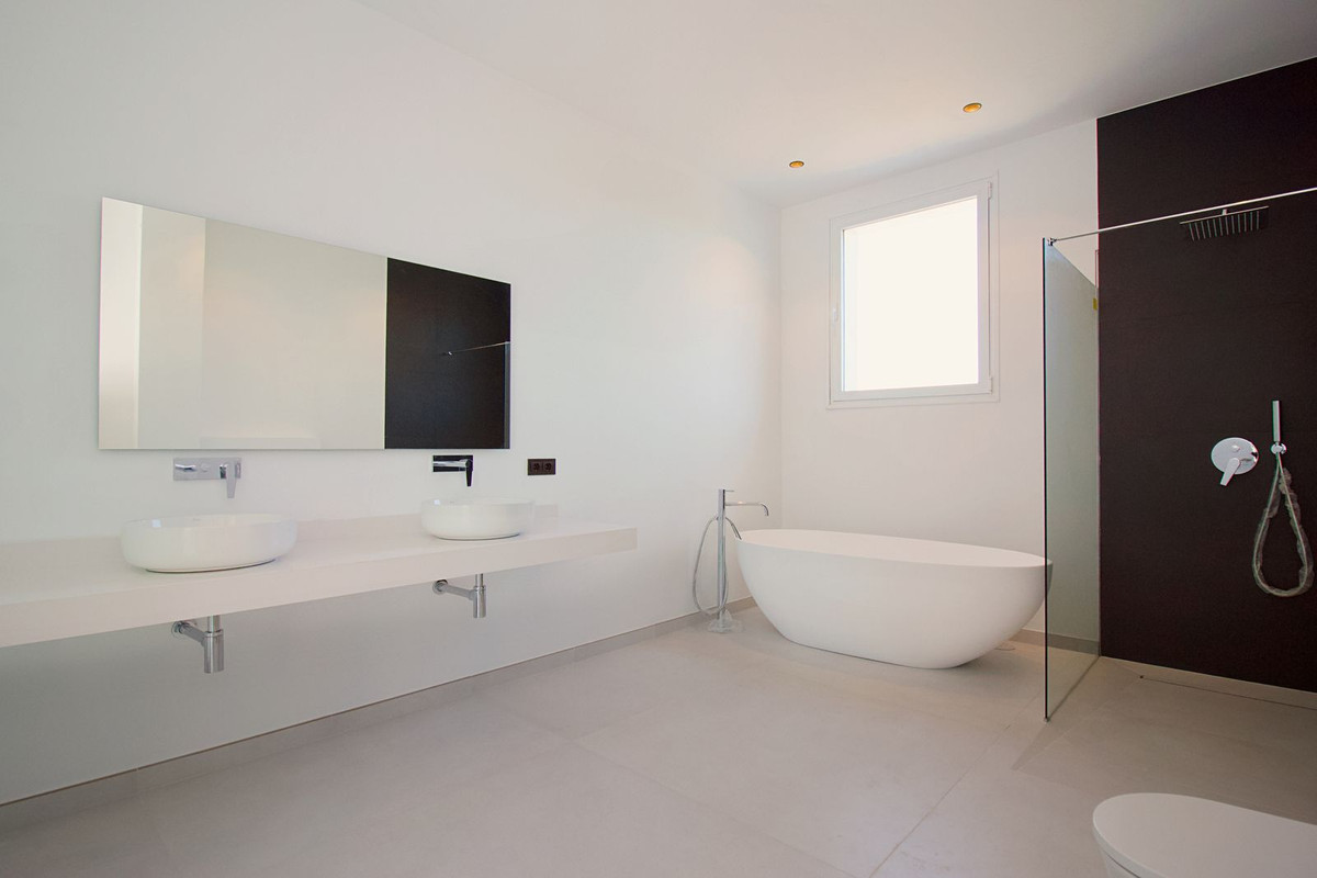 4 Bed Townhouse for sale in La Mairena Costa Del Sol, Málaga, Spain