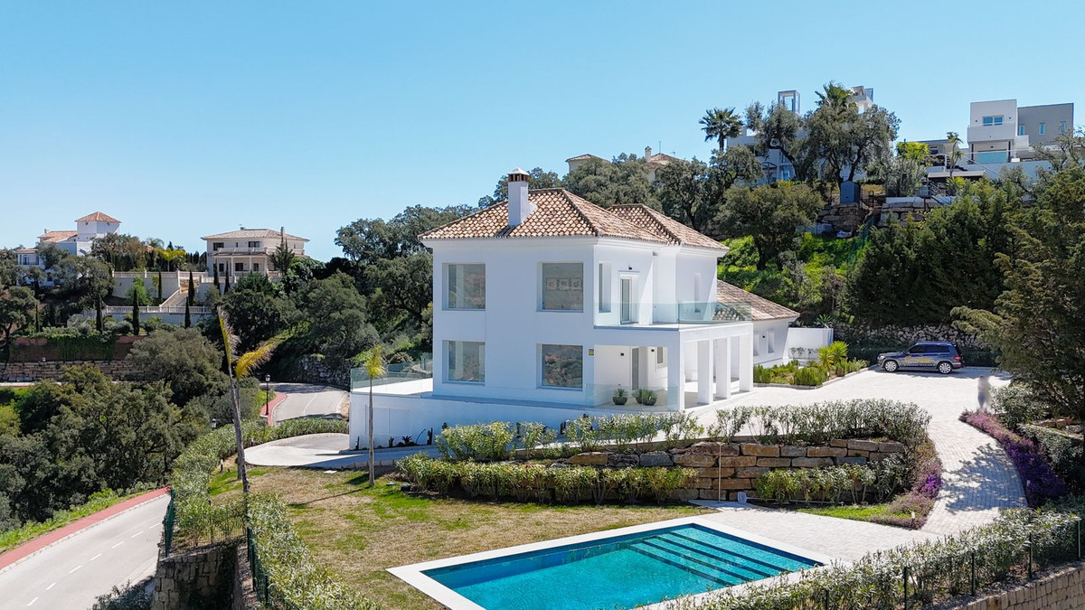 4 Bed Townhouse for sale in La Mairena Costa Del Sol, Málaga, Spain