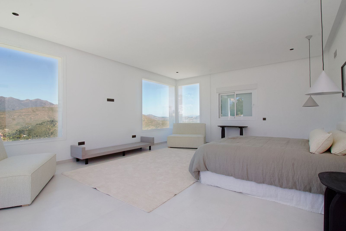 4 Bed Townhouse for sale in La Mairena Costa Del Sol, Málaga, Spain