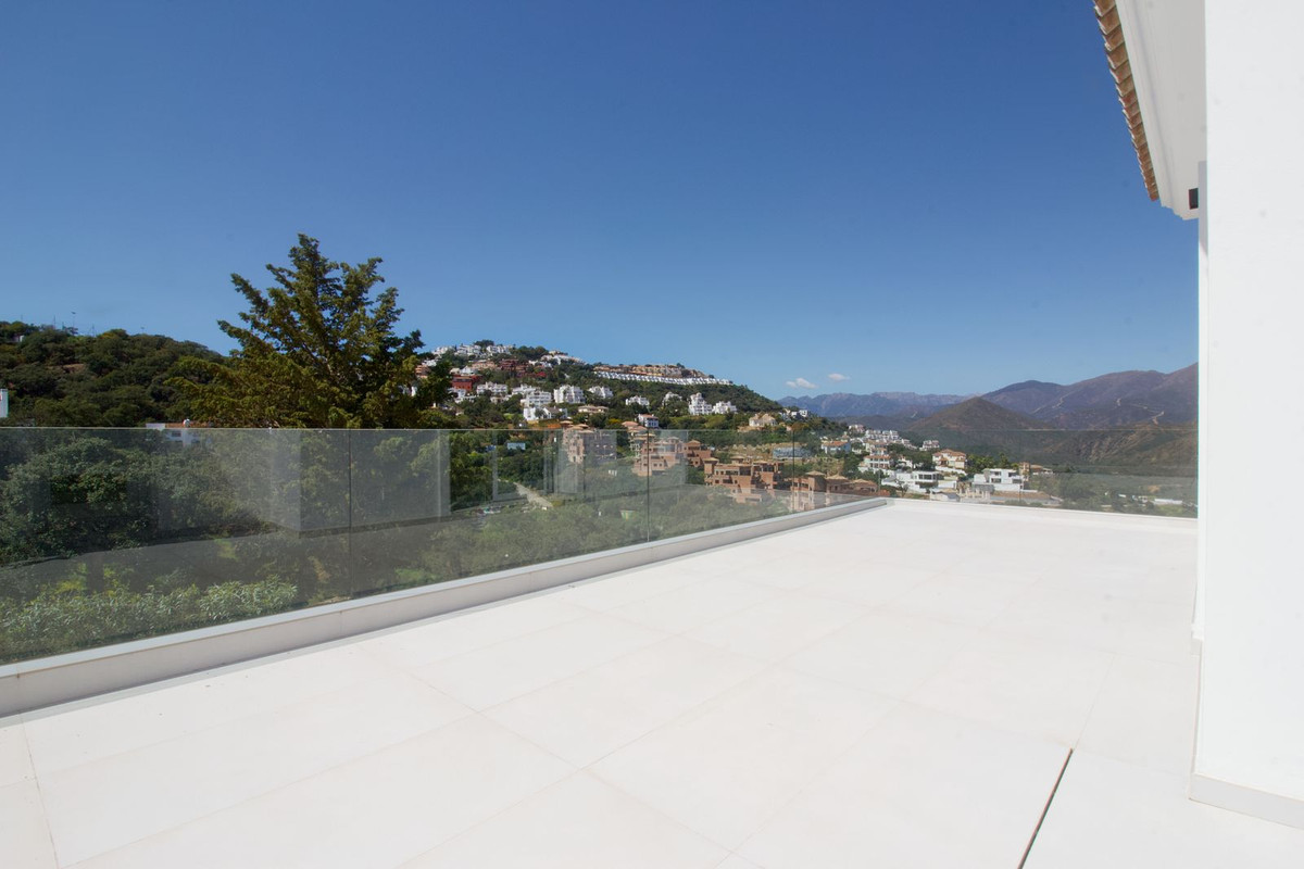 4 Bed Townhouse for sale in La Mairena Costa Del Sol, Málaga, Spain