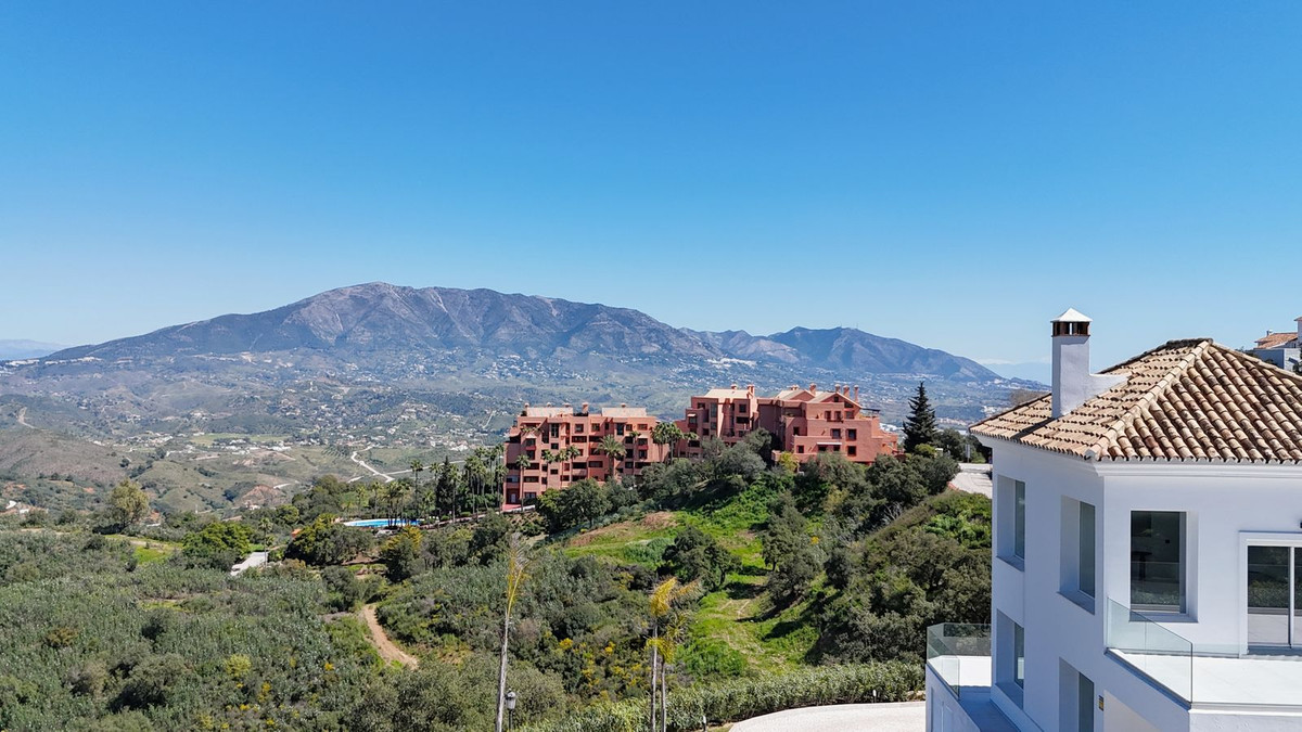 4 Bed Townhouse for sale in La Mairena Costa Del Sol, Málaga, Spain