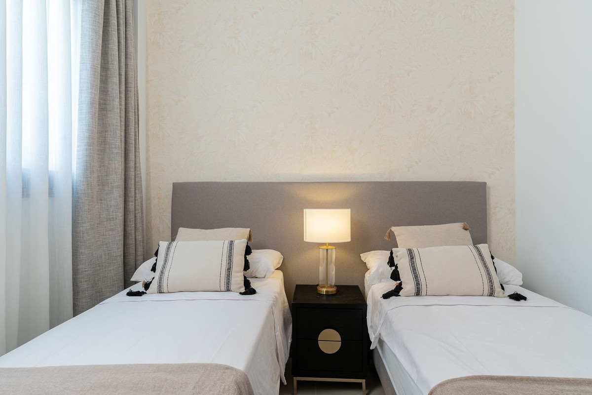 2 Bed Apartment for sale in Fuengirola Costa Del Sol, Málaga, Spain