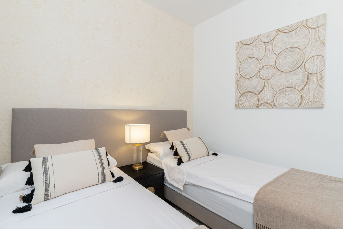 2 Bed Apartment for sale in Fuengirola Costa Del Sol, Málaga, Spain