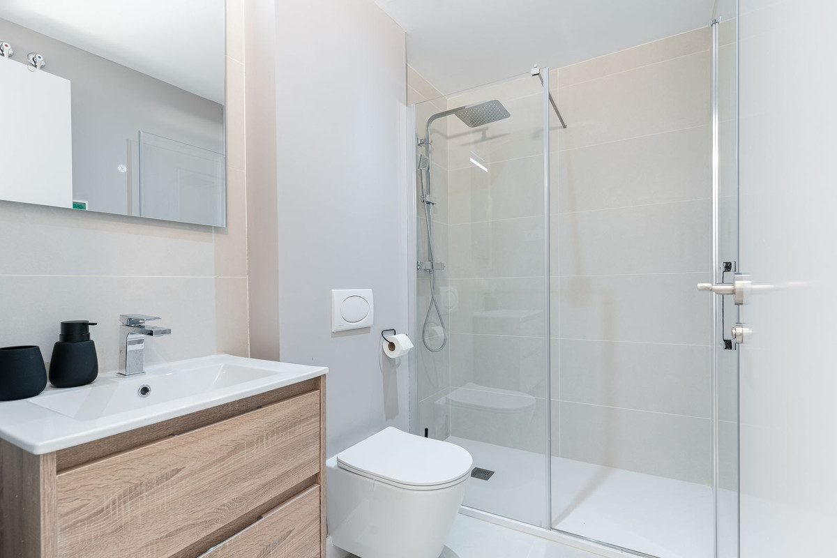 2 Bed Apartment for sale in Fuengirola Costa Del Sol, Málaga, Spain