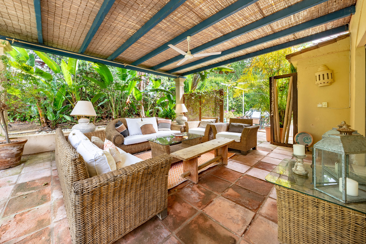 Se vende Villa - Chalet de 5 dormitorios en Costa Del Sol, Cadiz, España