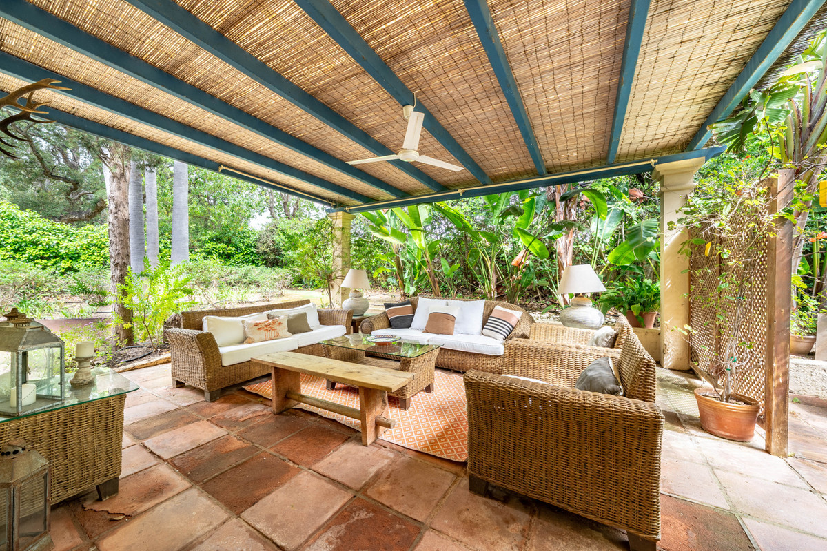 Se vende Villa - Chalet de 5 dormitorios en Costa Del Sol, Cadiz, España