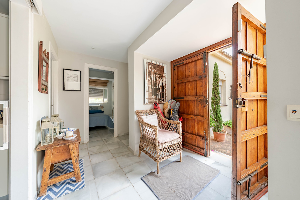 Se vende Villa - Chalet de 5 dormitorios en Costa Del Sol, Cadiz, España