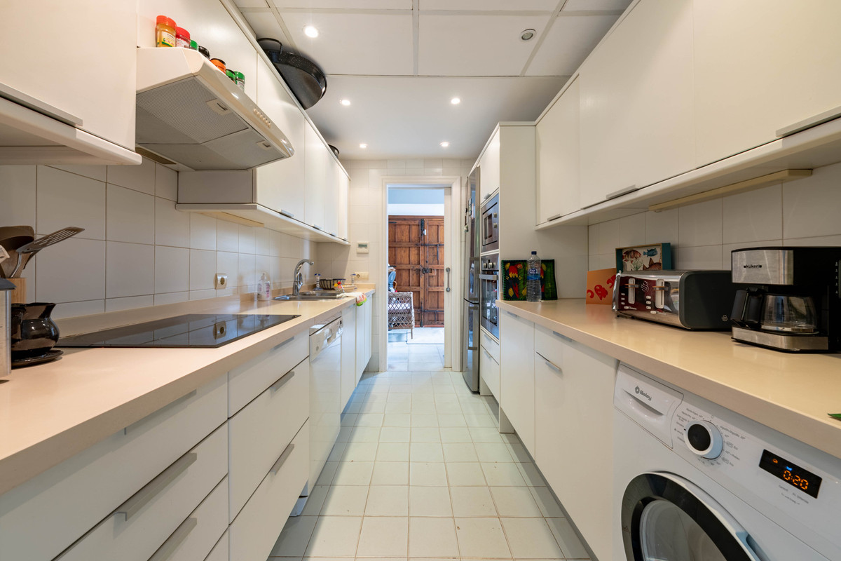 Se vende Villa - Chalet de 5 dormitorios en Costa Del Sol, Cadiz, España