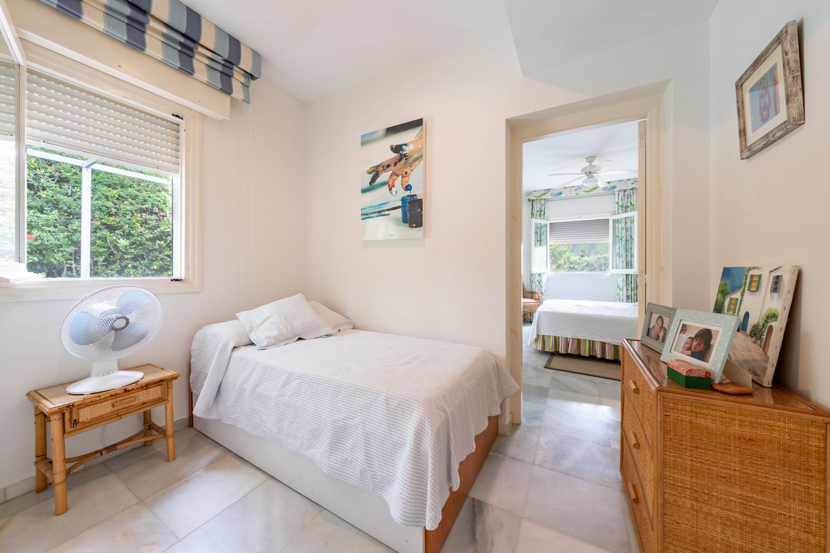 Se vende Villa - Chalet de 5 dormitorios en Costa Del Sol, Cadiz, España