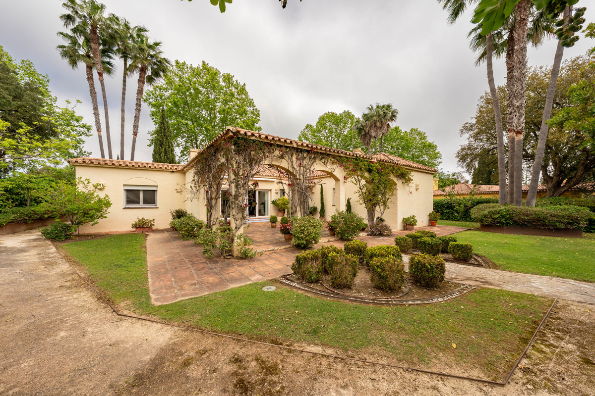 Se vende Villa - Chalet de 5 dormitorios en Costa Del Sol, Cadiz, España