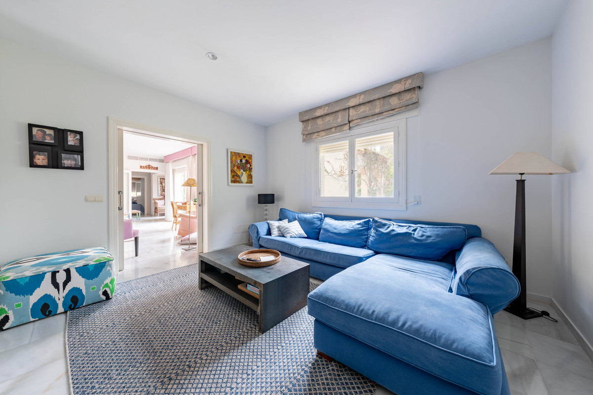 Se vende Villa - Chalet de 5 dormitorios en Costa Del Sol, Cadiz, España