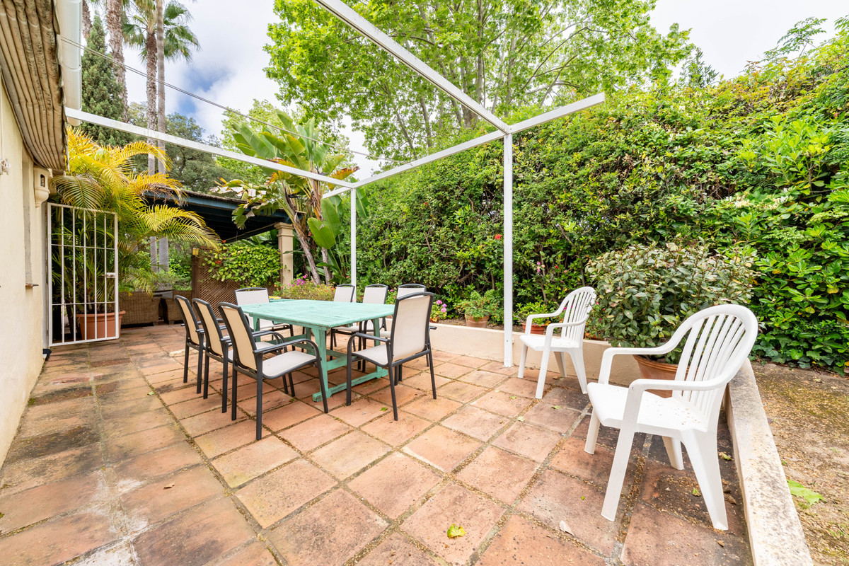 Se vende Villa - Chalet de 5 dormitorios en Costa Del Sol, Cadiz, España