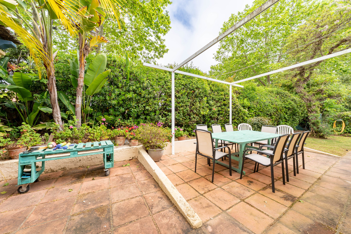 Se vende Villa - Chalet de 5 dormitorios en Costa Del Sol, Cadiz, España