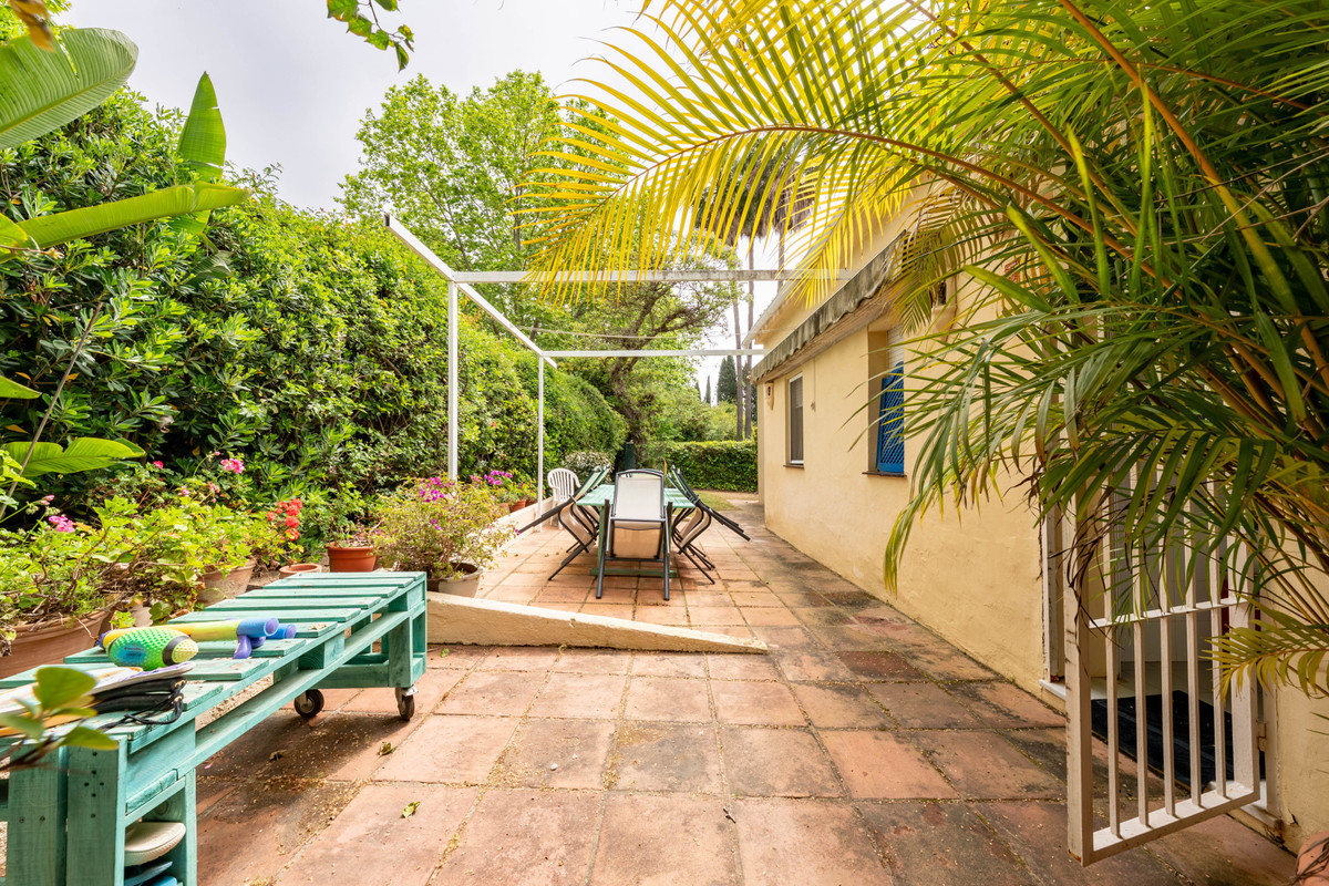 Se vende Villa - Chalet de 5 dormitorios en Costa Del Sol, Cadiz, España
