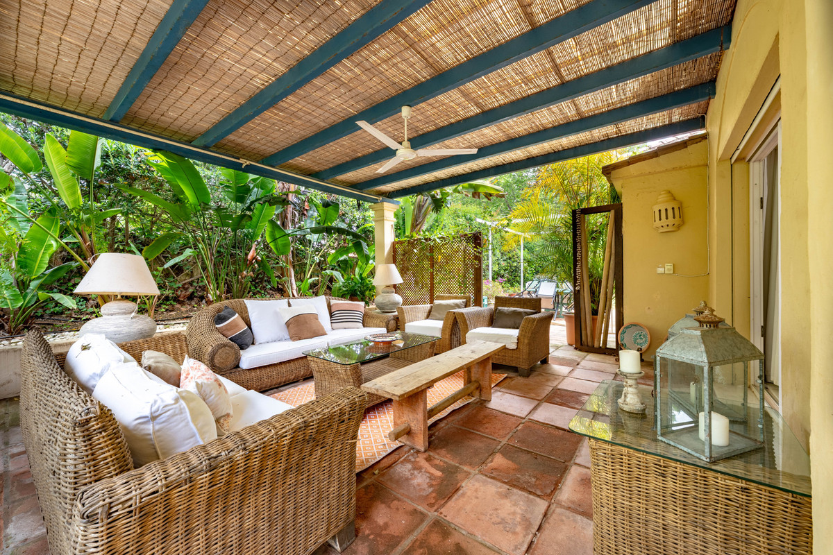 Se vende Villa - Chalet de 5 dormitorios en Costa Del Sol, Cadiz, España
