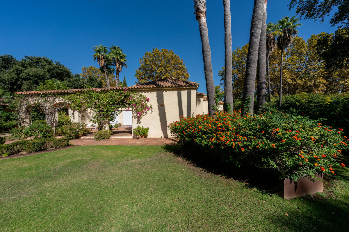 Se vende Villa - Chalet de 5 dormitorios en Costa Del Sol, Cadiz, España