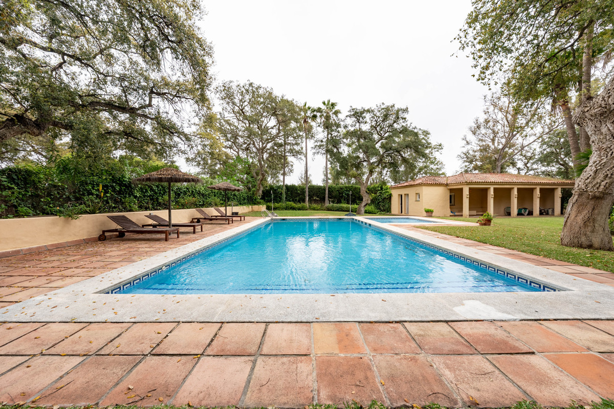 Se vende Villa - Chalet de 5 dormitorios en Costa Del Sol, Cadiz, España