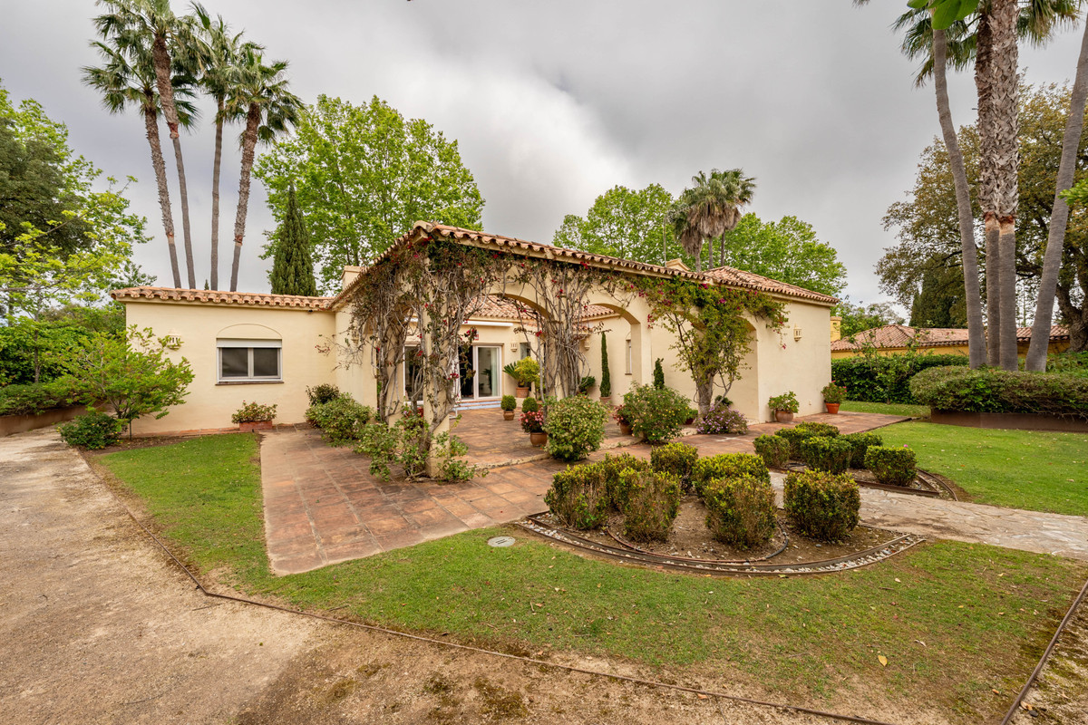 Se vende Villa - Chalet de 5 dormitorios en Costa Del Sol, Cadiz, España