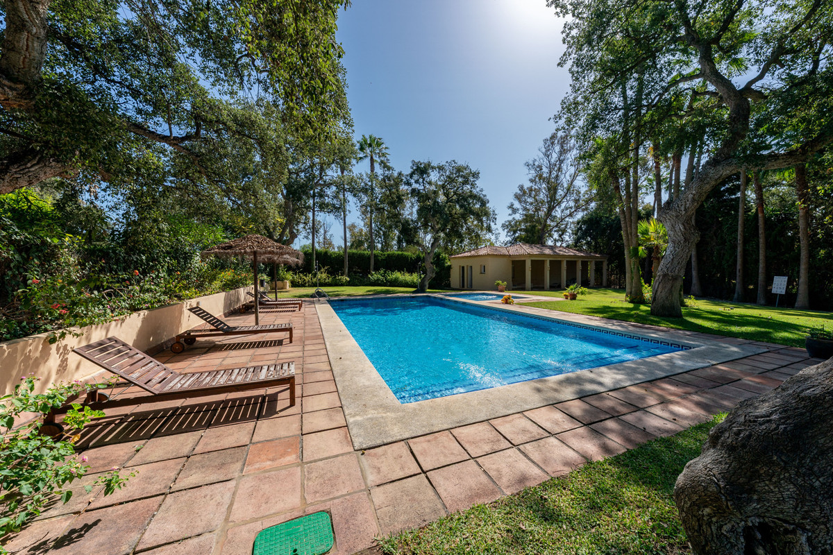 Se vende Villa - Chalet de 5 dormitorios en Costa Del Sol, Cadiz, España