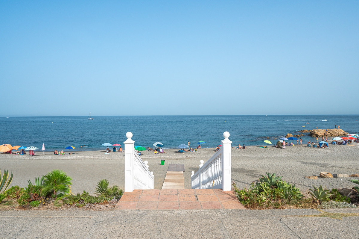 3 Bed Apartment for sale in Manilva Costa Del Sol, Málaga, Spain