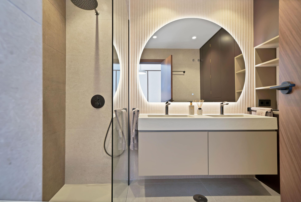 Se vende Apartamento Planta Media de 2 dormitorios en Costa Del Sol, Málaga, España