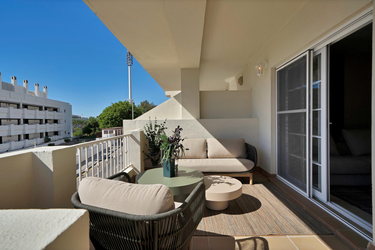 Se vende Apartamento Planta Media de 2 dormitorios en Costa Del Sol, Málaga, España