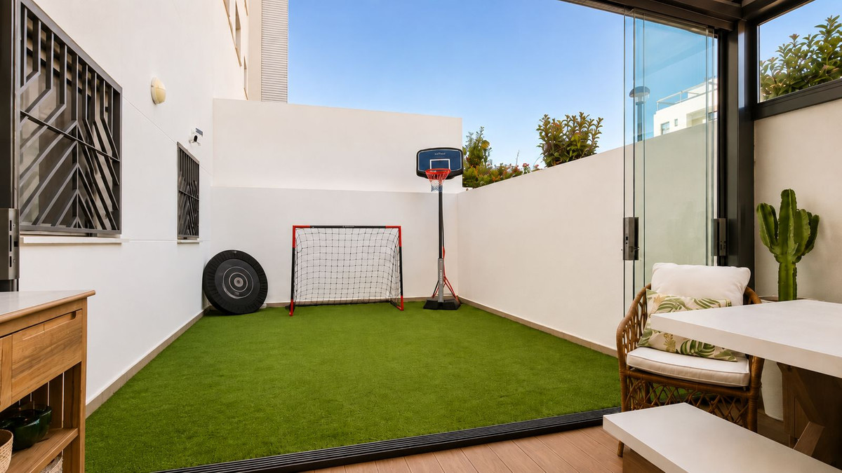 Se vende Apartamento Planta Baja de 4 dormitorios en Costa Del Sol, Málaga, España