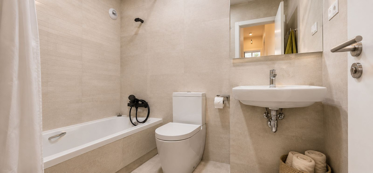 Se vende Apartamento Planta Baja de 4 dormitorios en Costa Del Sol, Málaga, España
