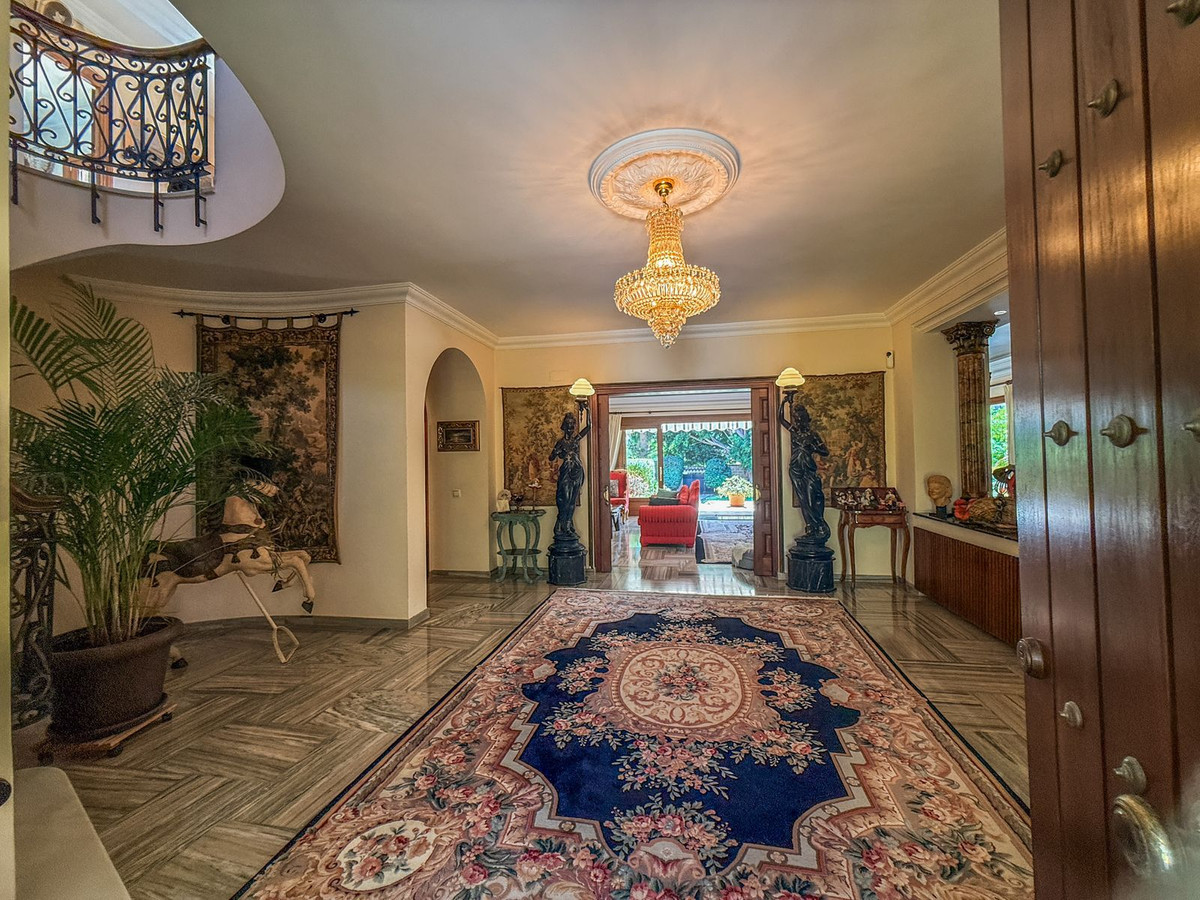 6 Bed Townhouse for sale in El Paraiso Costa Del Sol, Málaga, Spain