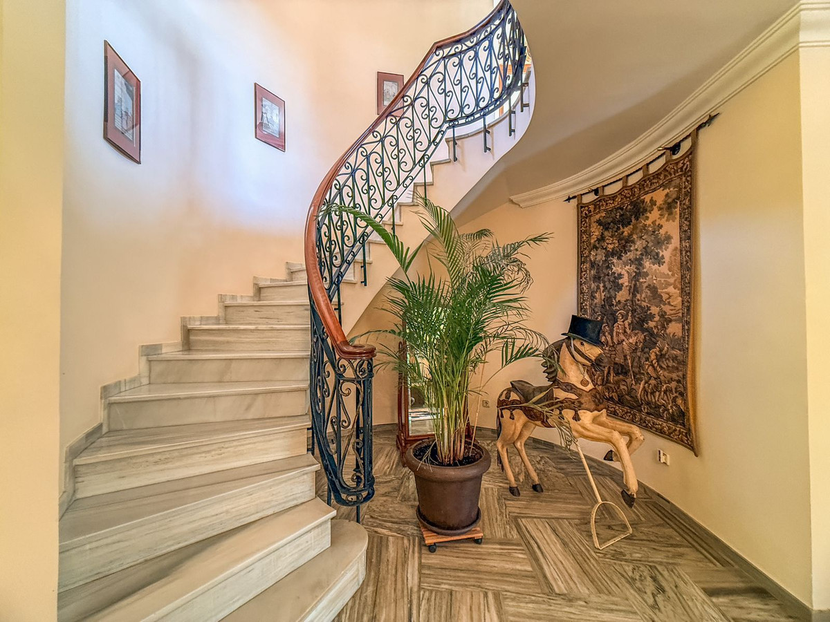 6 Bed Townhouse for sale in El Paraiso Costa Del Sol, Málaga, Spain