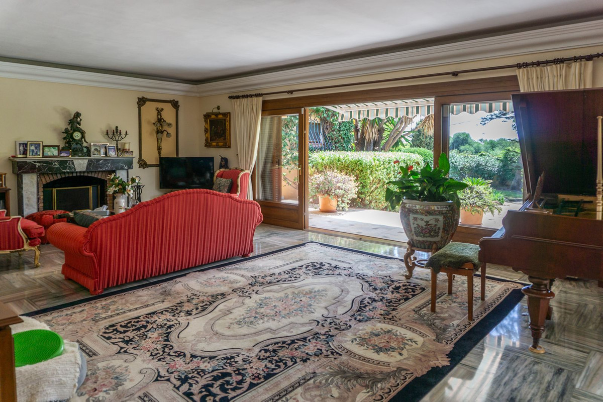 6 Bed Townhouse for sale in El Paraiso Costa Del Sol, Málaga, Spain