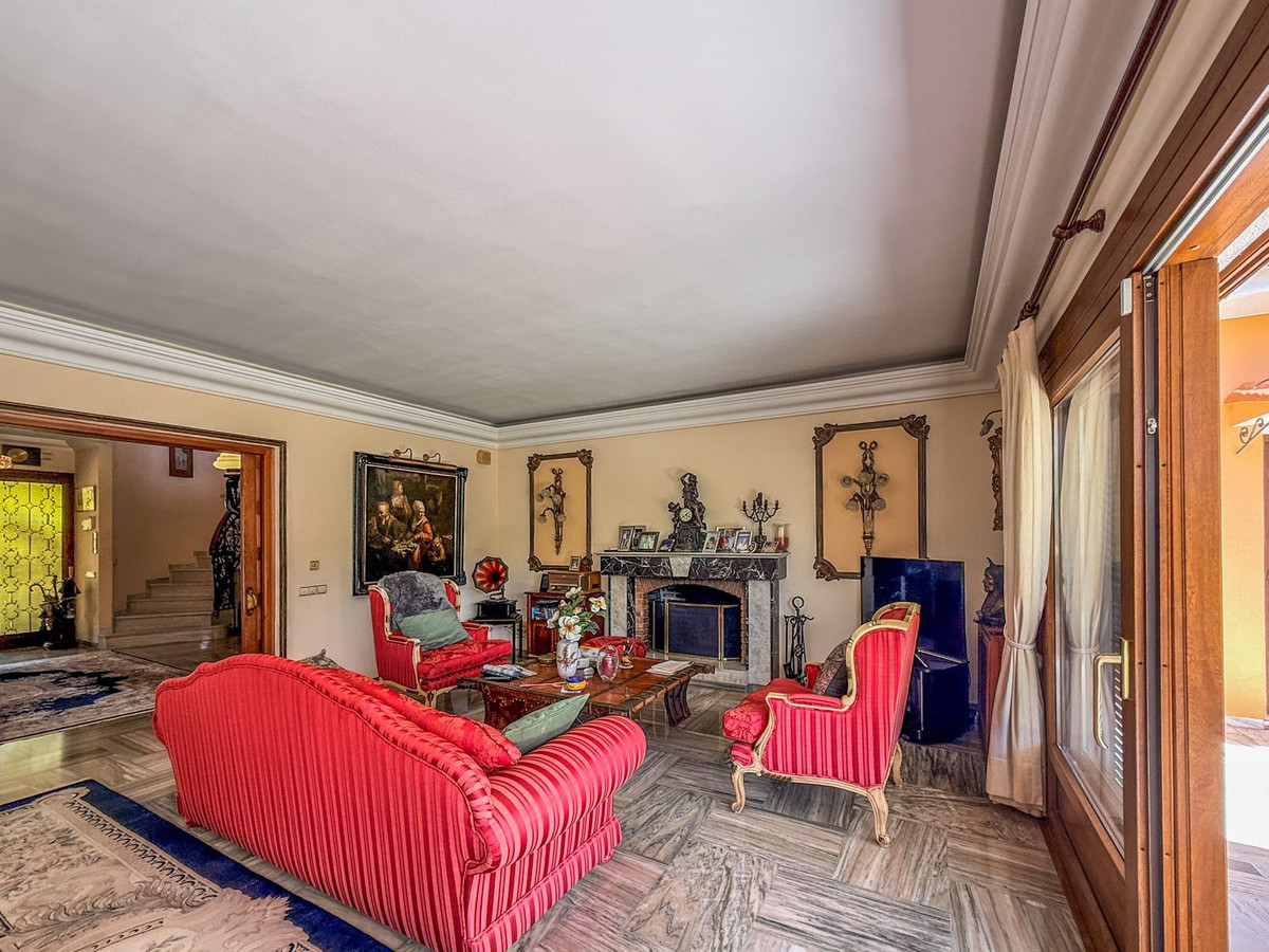 6 Bed Townhouse for sale in El Paraiso Costa Del Sol, Málaga, Spain